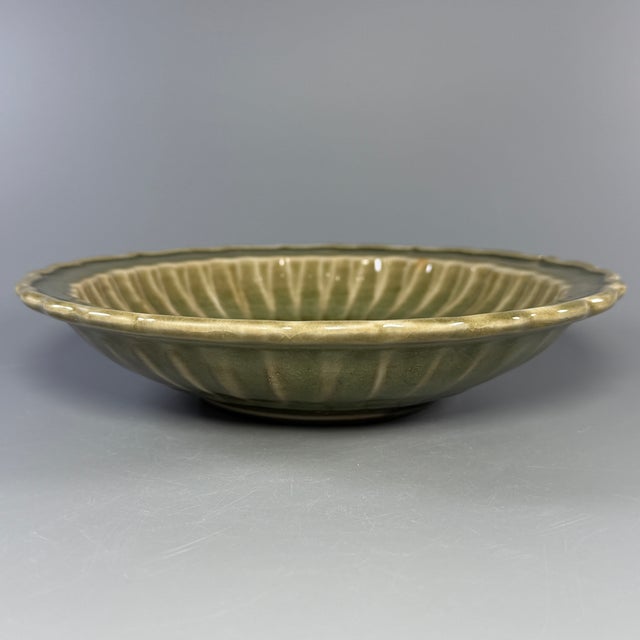 Beautiful Chinese Longquan celadon fluted plate, molded deer pattern at center, scalloped rim and ribbed surface....