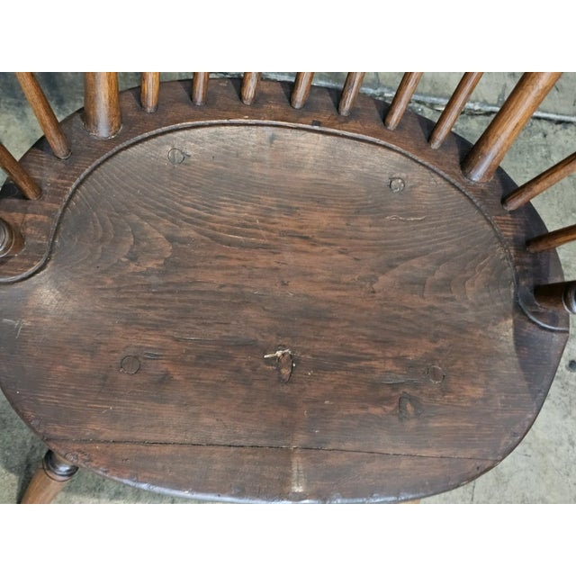 Antique 18th Century Fan Back Windsor Arm Chair Benchmade Carved Knuckles For Sale - Image 4 of 10