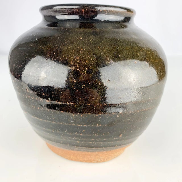 1970s Vintage Studio Art Pottery Textured Vase Artist Signed Brown Mid Century Modern South Western For Sale - Image 5 of 12