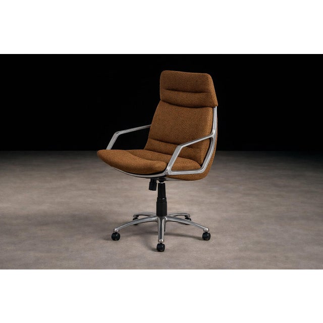 Jorge Zalszupin “Tall Commander” Swivel Chair, 1973 – Fiberglass, Aluminum & Chenille | Brazilian Modern - Lot 888A For Sale In New York - Image 6 of 15