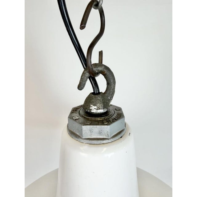 White Industrial White Enamel Factory Pendant Lamp from Benjamin, USA, 1960s For Sale - Image 8 of 18