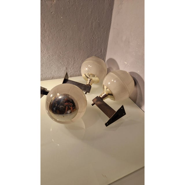 Mid-Century Modern Double Fresnel Glass and Polished Aluminum Wall Light, 1960s For Sale - Image 3 of 11