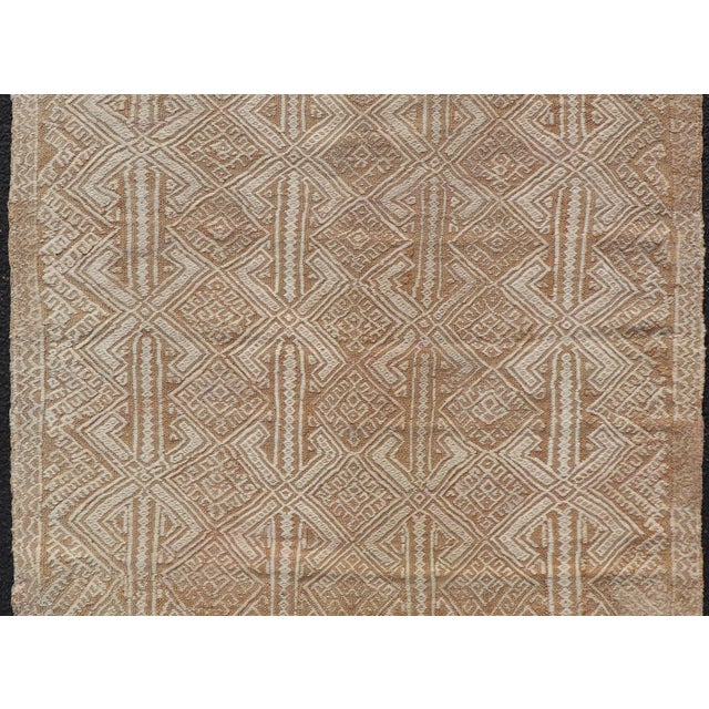 Textile Vintage Turkish Kilim Rug With Allover Geometry in Sand, Wheat, and Ivory For Sale - Image 7 of 10