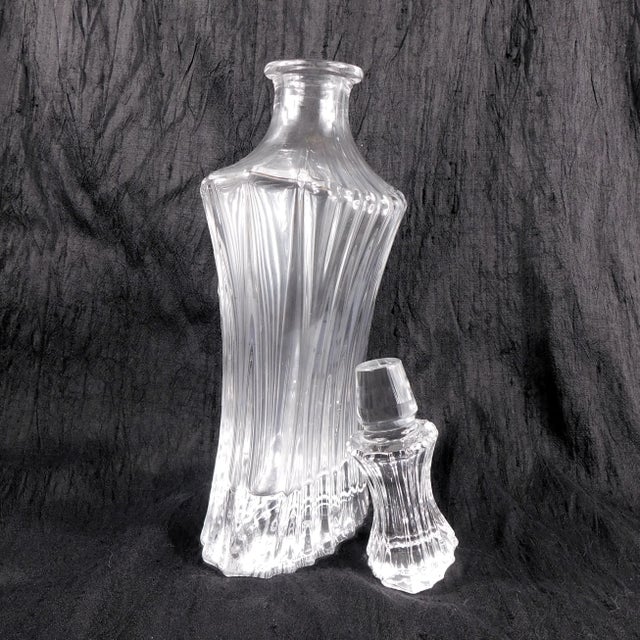 Contemporary 1950s Unusual Shaped Ridged Crystal Decanter With Matching Stopper For Sale - Image 3 of 4