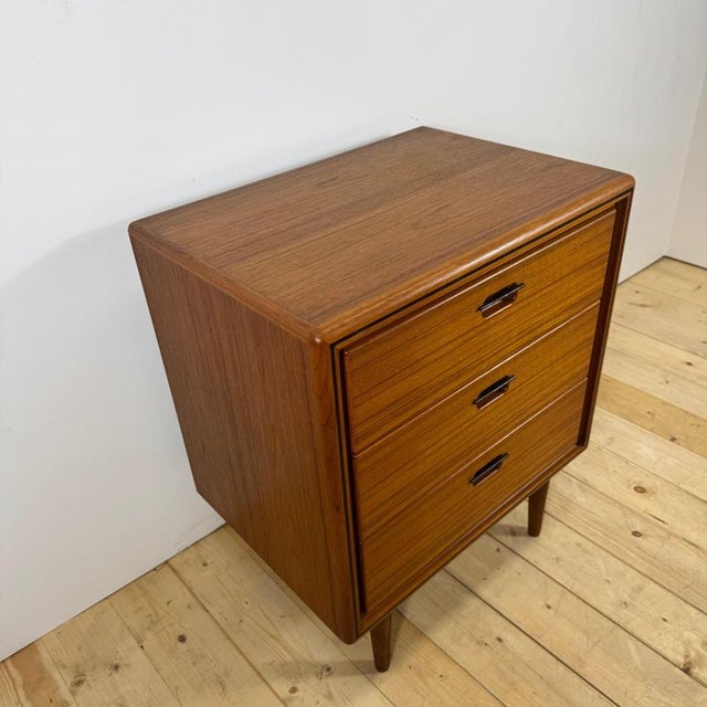 Small Three-Drawer Teak Chest of Drawers, Denmark, 1960 For Sale - Image 6 of 14