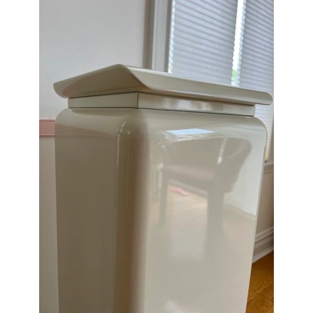 Mid-Century Modern 1970 Rougier Lacquer Pedestal, Made in Canada For Sale - Image 3 of 10