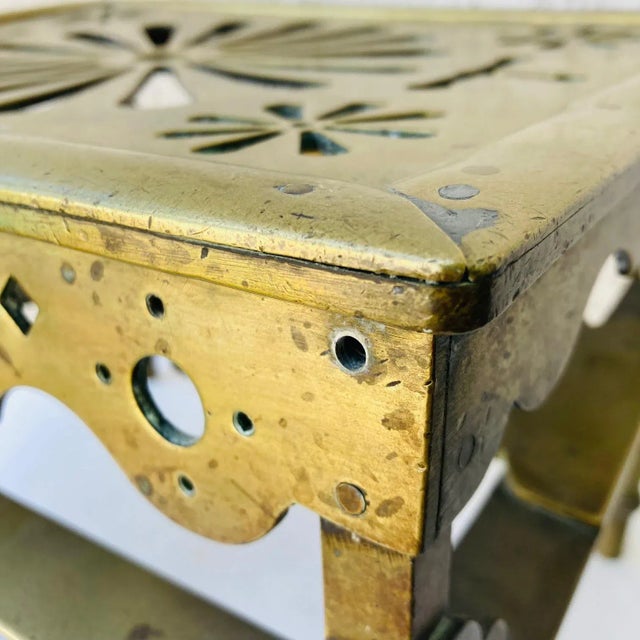 Brass 19th Century English Cast Brass Fireplace Footman Kettle Stool with Cabriole Legs For Sale - Image 8 of 13
