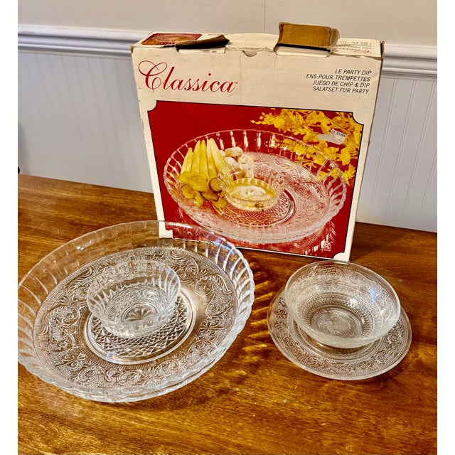 Glass Kig Fleur De Lis Classica Party Dip Set and Serving Bowl With Plate For Sale - Image 7 of 12