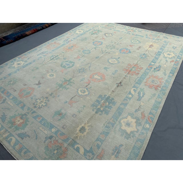 Faded Oushak Wool Rug – Ivory/Blue – 8′9″ × 12′0″ For Sale - Image 6 of 9