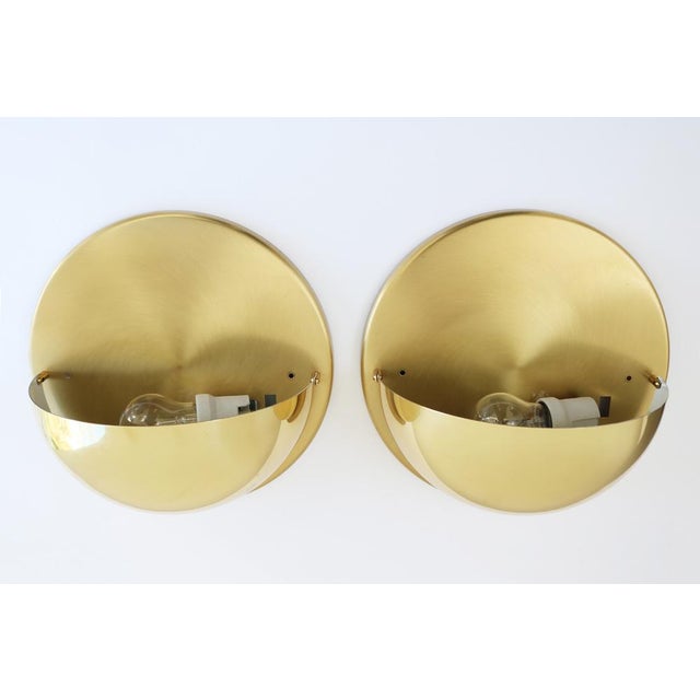 Mid-Century Modern Brass Wall Lamps Pair Wall plate: brushed brass Hemisphere: polished brass Diameter: 28cm / Depth: 14cm...