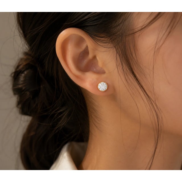 Traditional Late 20th Century 14K Yellow Gold Diamond Stud Earrings, Pair For Sale - Image 3 of 3