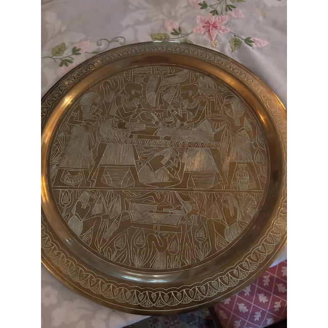 Traditional Pair of Vintage Egyptian Large Brass Decorative Plates For Sale - Image 3 of 4