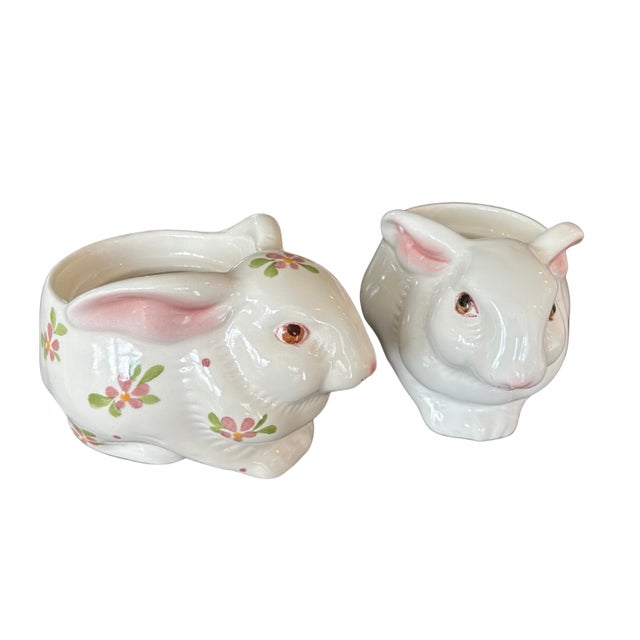Late 20th Century Pair of Vintage Avon Bunny Ceramic Planters – Handcrafted Floral Medley Spring Rabbit Decor, Made in Brazil, 1980s Collectible Set For Sale - Image 5 of 12
