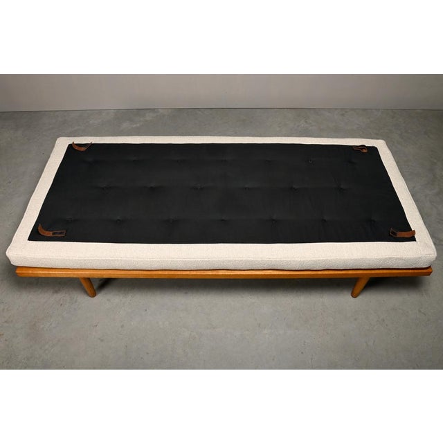 Scandinavian Daybed Model 190 in Oak, Bouclé and Leather attributed to Børge Mogensen, 1960s For Sale - Image 15 of 17