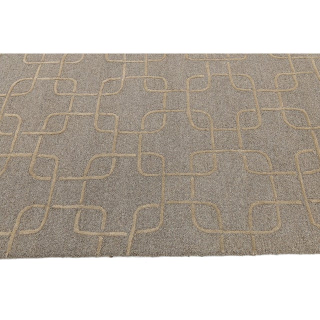 Cream Geometric Interlocking Links Modern Hand-Tufted Wool Rug – Earthy Taupe & Cream For Sale - Image 8 of 10