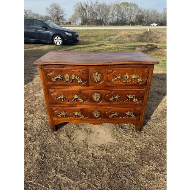18th Century French Louis XV Solid Walnut Chest of Drawer / Commodes For Sale - Image 16 of 18