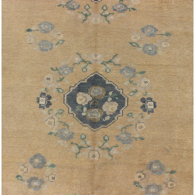 Vintage Turkish Oushak Rug With Soft Tan Field and Navy Blue Floral Medallions For Sale In Atlanta - Image 6 of 9