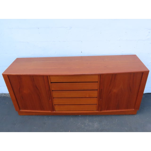 Danish Modern Bow Front Tambour Doors Dresser Sideboard Tv Media Console 6677 For Sale - Image 9 of 18