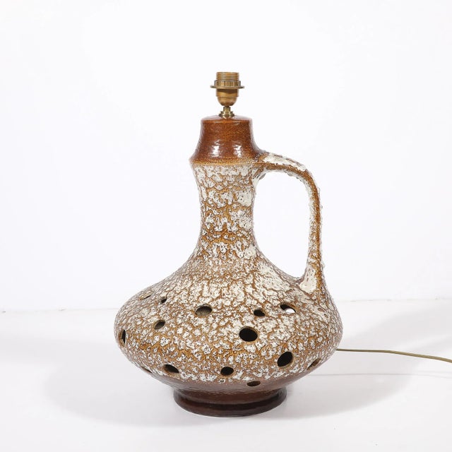 Mid-Century Organic Pitcher Form Ceramic Table Lamp With Illuminated Cutouts For Sale - Image 13 of 17