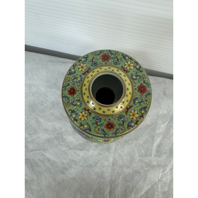 Chinese Qing Qianlong Famille Rose Vase For Sale In San Francisco - Image 6 of 12