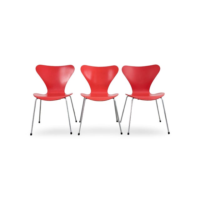 Series 7 Chairs by Arne Jacobsen for Fritz Hansen Red, Set of 3 For Sale - Image 13 of 13