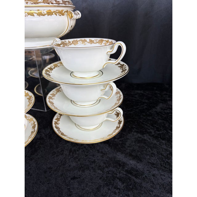 Cream White Wedgwood Whitehall Fine Bone China Dinnerware (W4001) - Rare Soup Service & Covered Tureen Set (17-Piece Specialty Lot #2) For Sale - Image 8 of 11