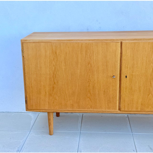 Danish Oak Sideboard by Carlo Jensen for Poul Hundevad, 1960s For Sale - Image 11 of 18