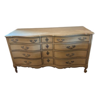 National Furniture Company, Mt. Airy, Nc Curved 8 Drawer Vintage Dresser For Sale