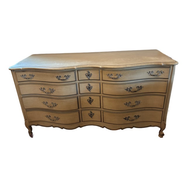 National Furniture Company, Mt. Airy, Nc Curved 8 Drawer Vintage Dresser For Sale