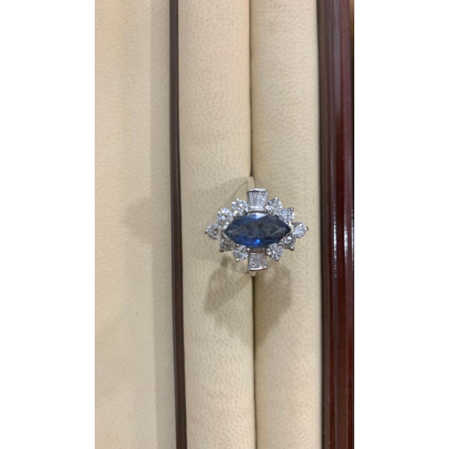 Traditional 2.5 Ct Blue Sapphire & 1.2Ct Diamond Cocktail Ring in 18 Karat White Gold Estate For Sale - Image 3 of 18