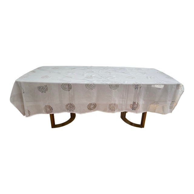 White Tissue Linen Table Cloth For Sale