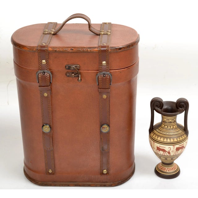 Vintage Hinged Wooden Wine Bottle Storage Case Holder Caddy for 2 Bottles For Sale In Miami - Image 6 of 12