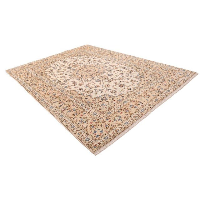 Middle Eastern Rug in Wool For Sale - Image 6 of 6