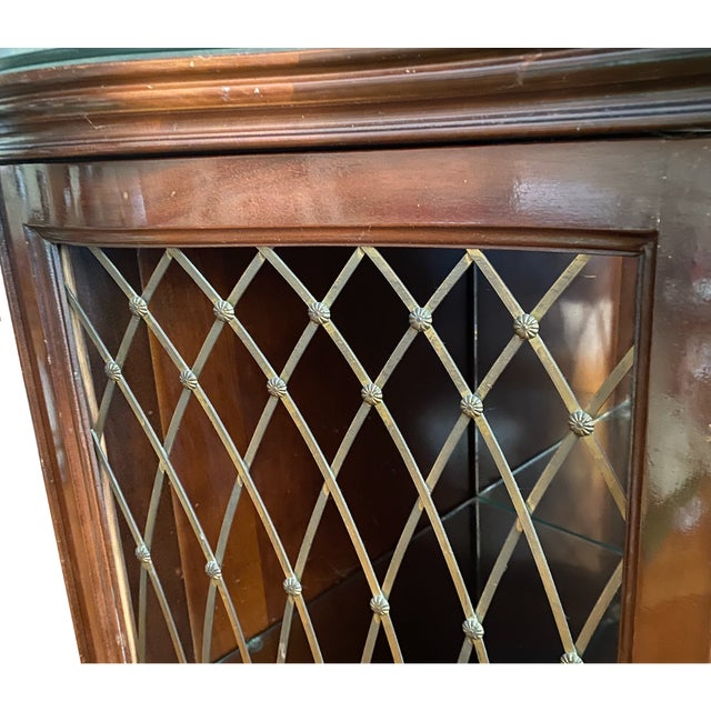 Vintage French Provincial Cherry Wood Credenza Dry Bar | Louis XV Style Buffet Server With Mirrored Display Cabinets For Sale In New York - Image 6 of 7