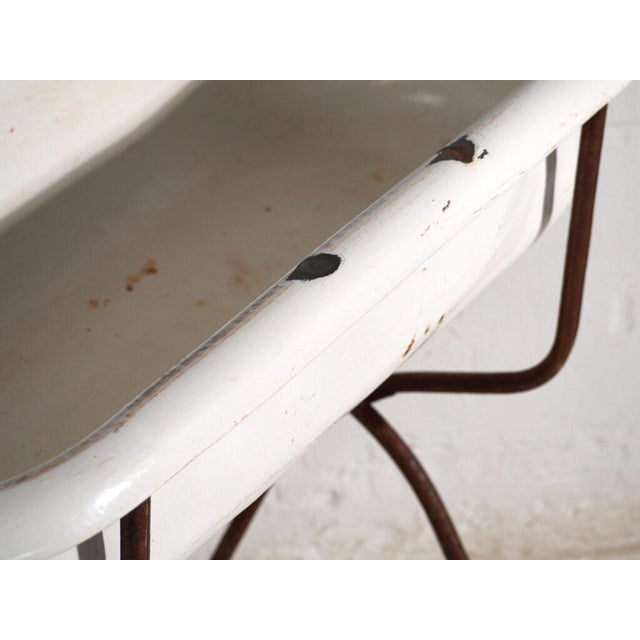 Bathtub in Enamelled Iron, Central Europe, 1950 For Sale - Image 3 of 14