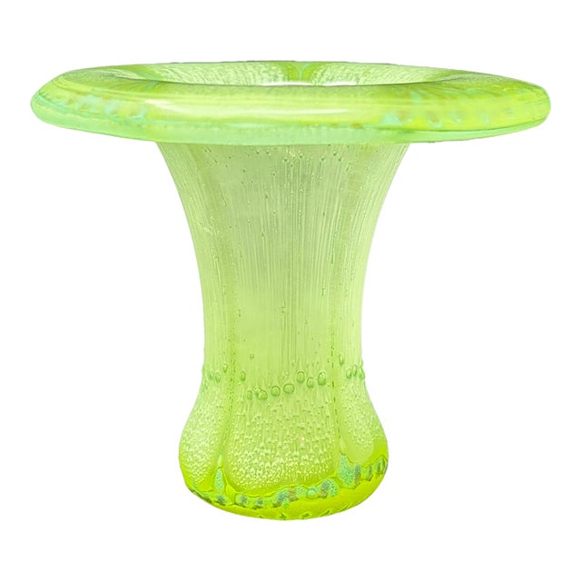 Higgins Art Glass Drop Out Vase Kiwi For Sale