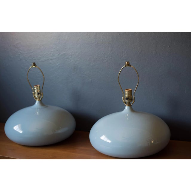 Mid-Century Modern Pair of Sculptural Mid-Century Modern Round Gray Ceramic Table Lamps For Sale - Image 3 of 11