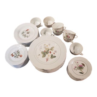 Philippe Deshoulieres Limoges Edition Lourioux Porcelain Botanical Dinnerware, 40 Pieces For Sale