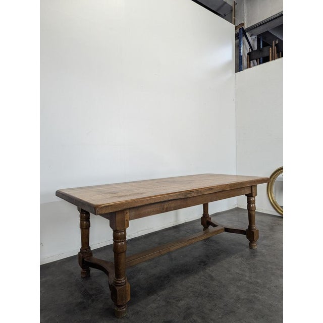 Light Oak Farmhouse Table, in Very Good conditions.