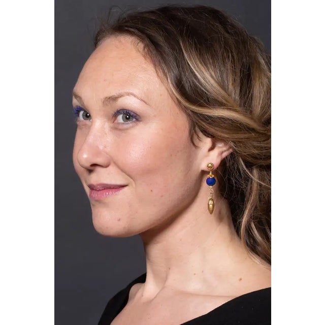 Indian Late 20th Century Pair of 22K Gold and Lapis Lazuli Earrings by Deborah Lockhart Phillips For Sale - Image 3 of 4