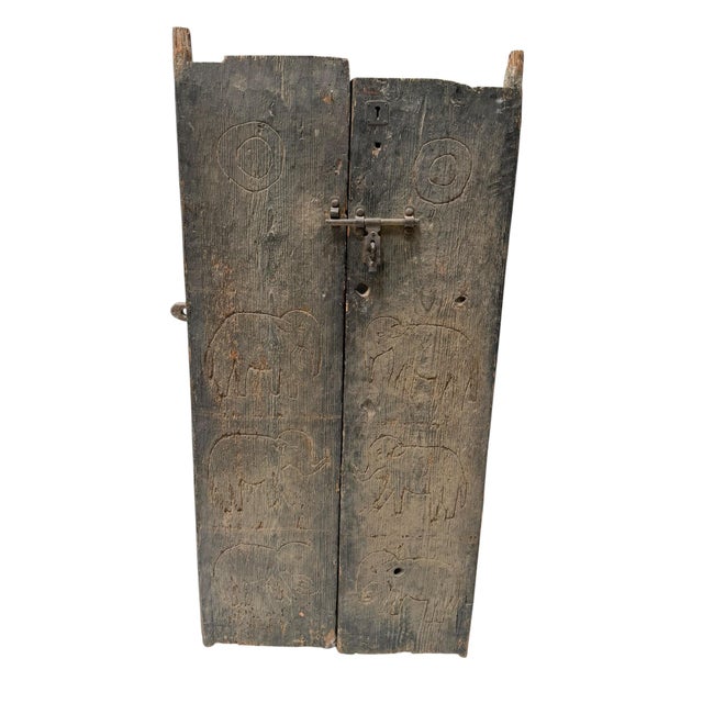 20th Century Dogon Doors with Carved Elephants, Mali, 1920s, Set of 2 For Sale - Image 4 of 14