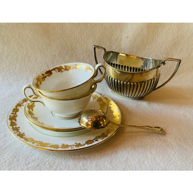English 1980s Wedgwood "Whitehall" Bone China Teacup Pair With 8" Plate For Sale - Image 3 of 11