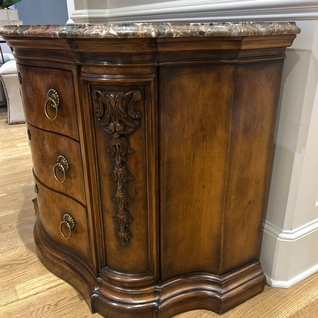Traditional Vintage Henredon Bow Front Chest W/ Marble Top Excellent Condition- Final Reduction Avail Until 4/15 For Sale - Image 3 of 12