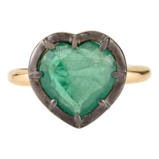 Georgian Era Inspired Button Back Set 2.37 Ct Emerald Heart Ring Size 6 in 18k Gold For Sale