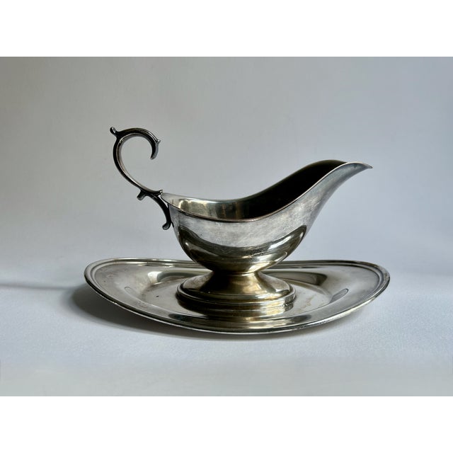Traditional Vintage Silver Plate Gravy Boat With Underplate & Loop Handle For Sale - Image 3 of 12