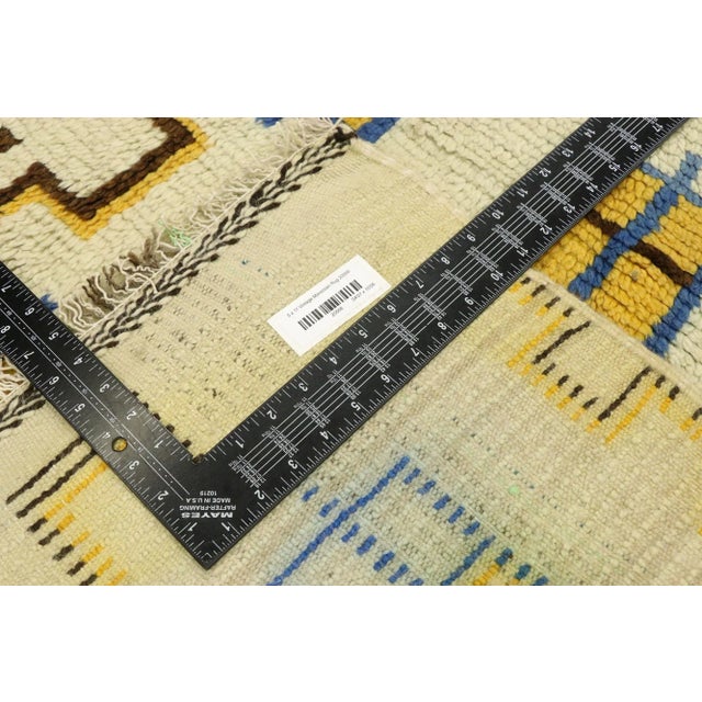 Late 20th Century Vintage Moroccan Azilal Rug - 04'07 x 10'06 For Sale - Image 5 of 10