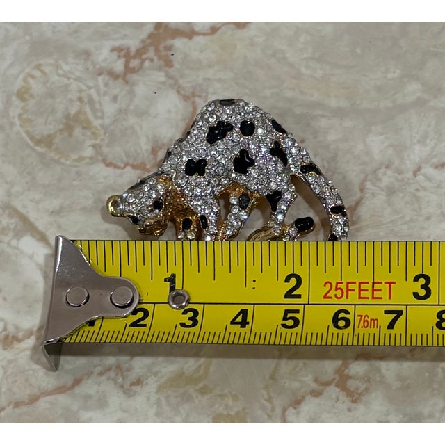 Mid-Century Modern 1960s-70s Rhinestone Gold-Tone Panther Brooch For Sale - Image 3 of 5