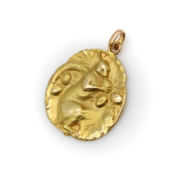 Victorian Late 19th Century 18k Gold Victorian French Squirrel Medallion For Sale - Image 3 of 8