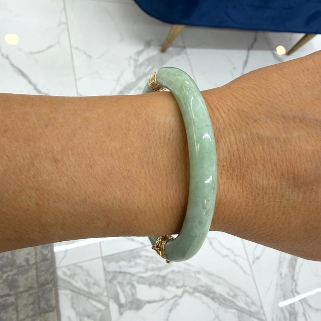 Gold Vintage 14k Yellow Gold Green Jade Jadeite Bangle Bracelet For Sale - Image 8 of 9