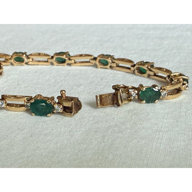 Green Vintage Michael Anthony 14k Yellow Gold Emerald Diamond Bar Link Tennis Bracelet For Sale - Image 8 of 17